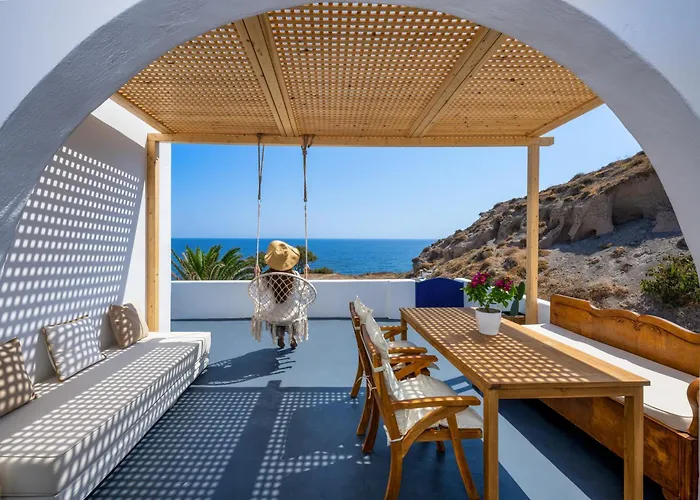 Peaceful Seafront Retreat In Santorini -Sonus Mare Beach Houses